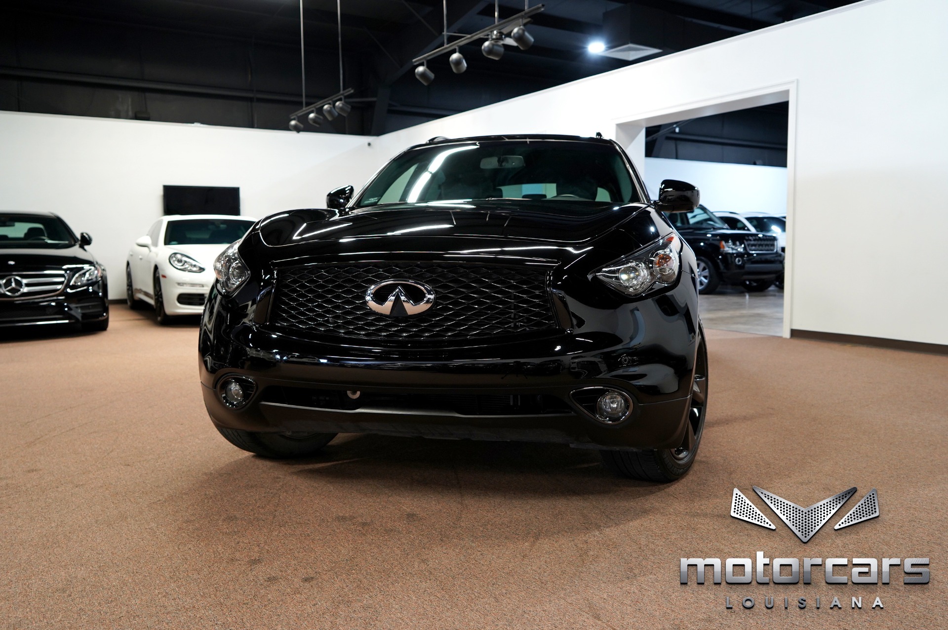 2017 INFINITI QX70 Sport