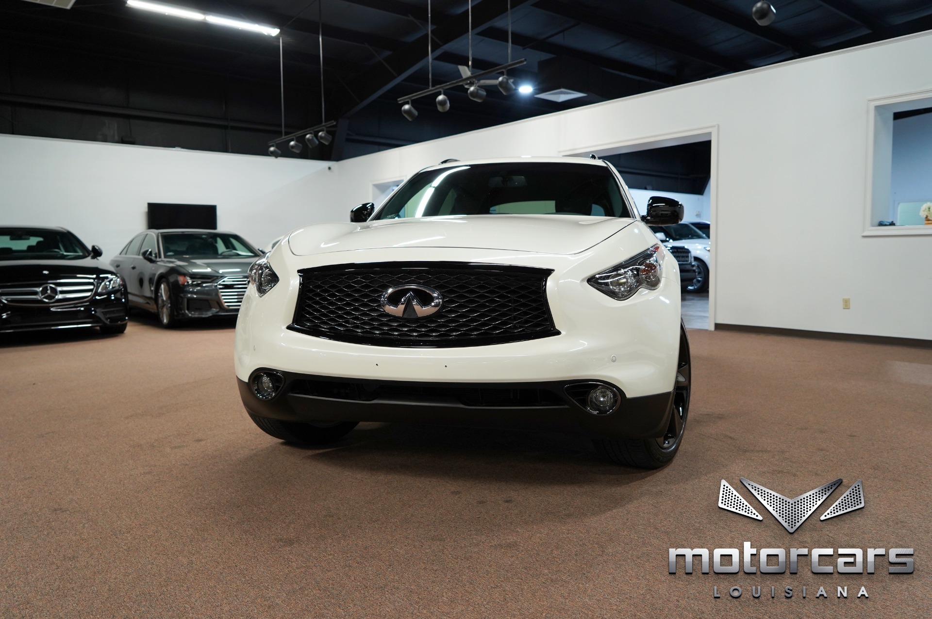 2017 INFINITI QX70 