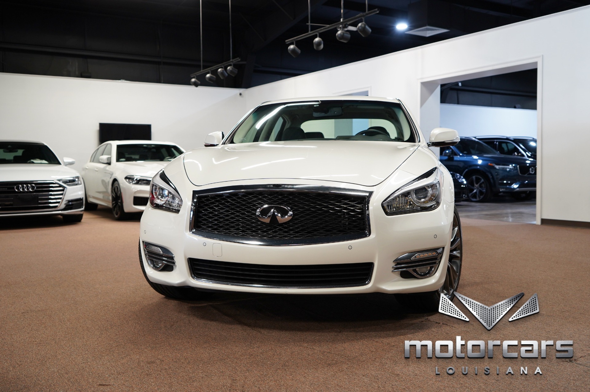 2016 INFINITI Q70 3.7