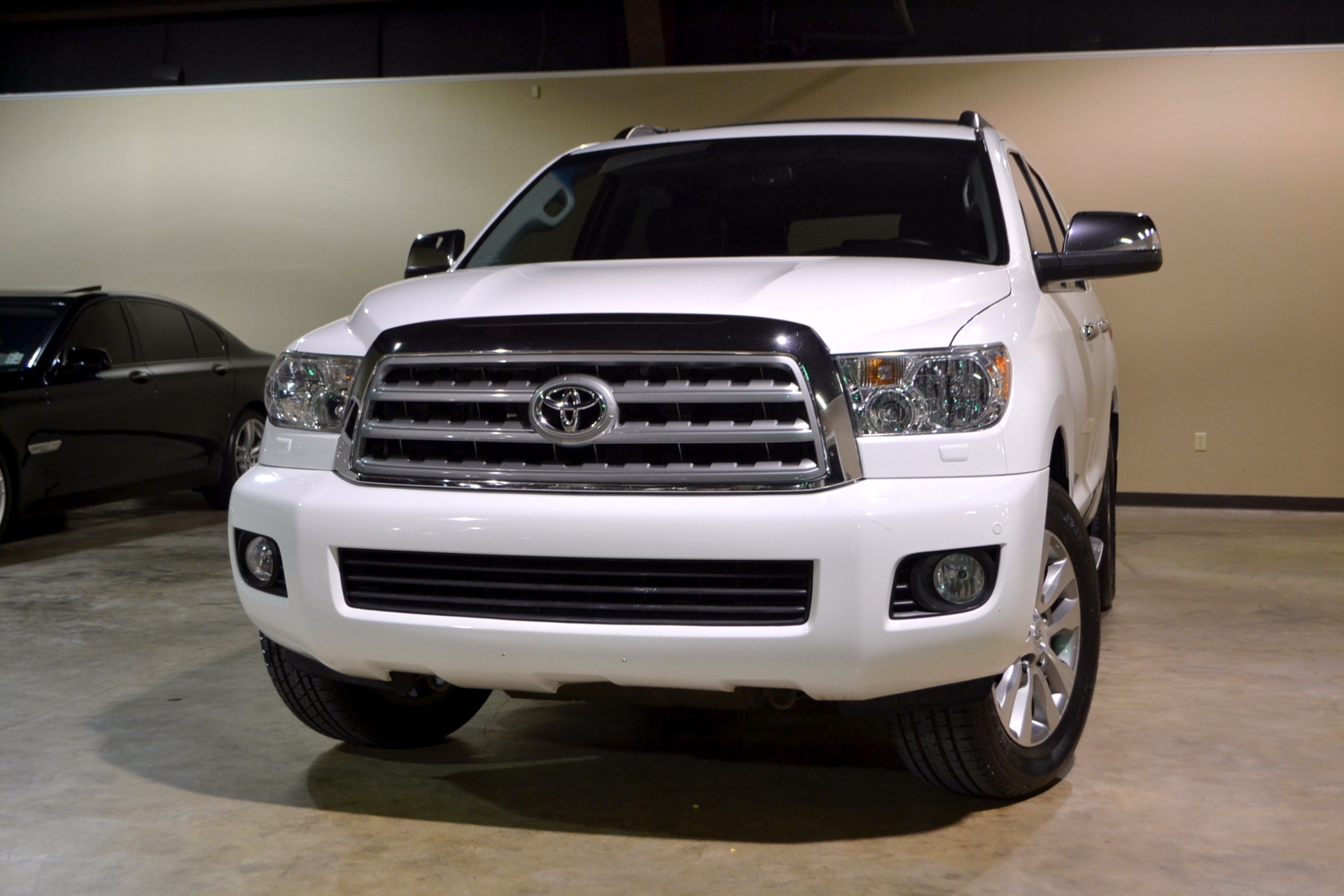 Toyota Sequoia 2011: SUV Tangguh untuk Petualangan dan Keluarga