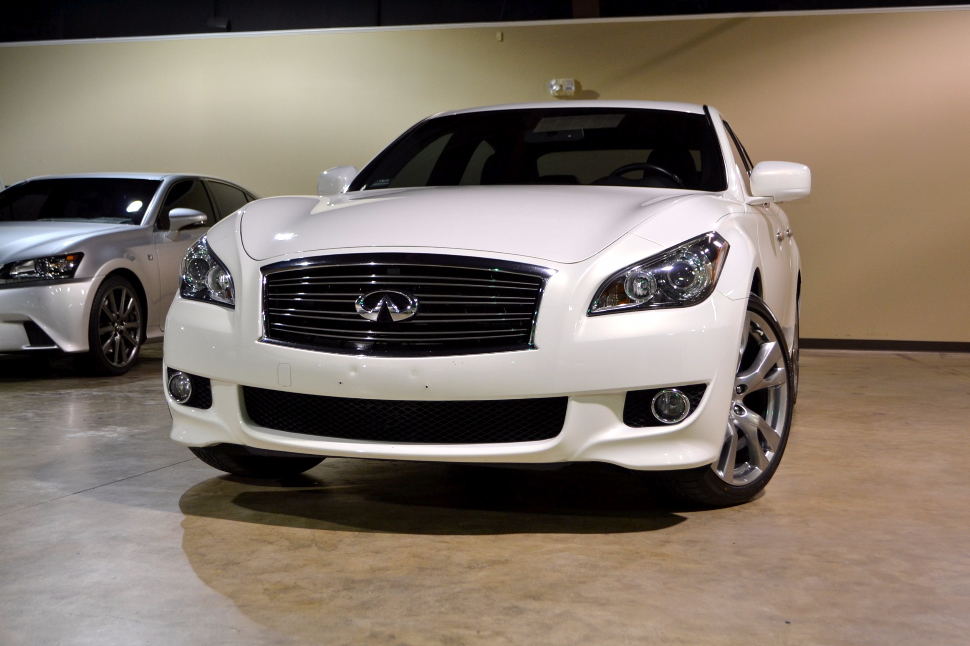 Инфинити м купить. Infiniti m37. Белый Инфинити m37. Infiniti m37 Sport. Infiniti m37 антихром.