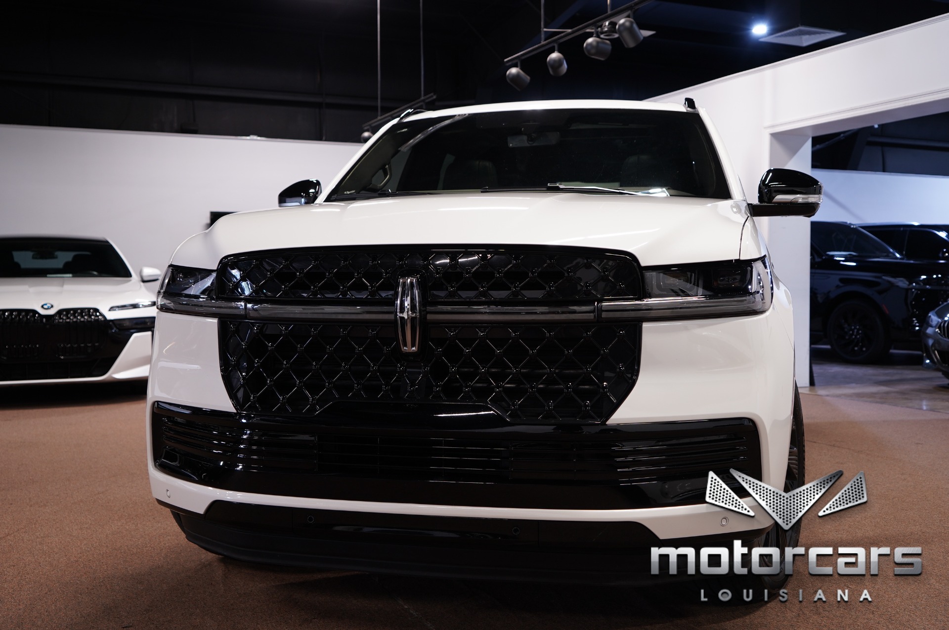 Pristine White Metallic Tri-Coat 2025 Lincoln Navigator SUV / Crossover Four-Wheel Drive Automatic