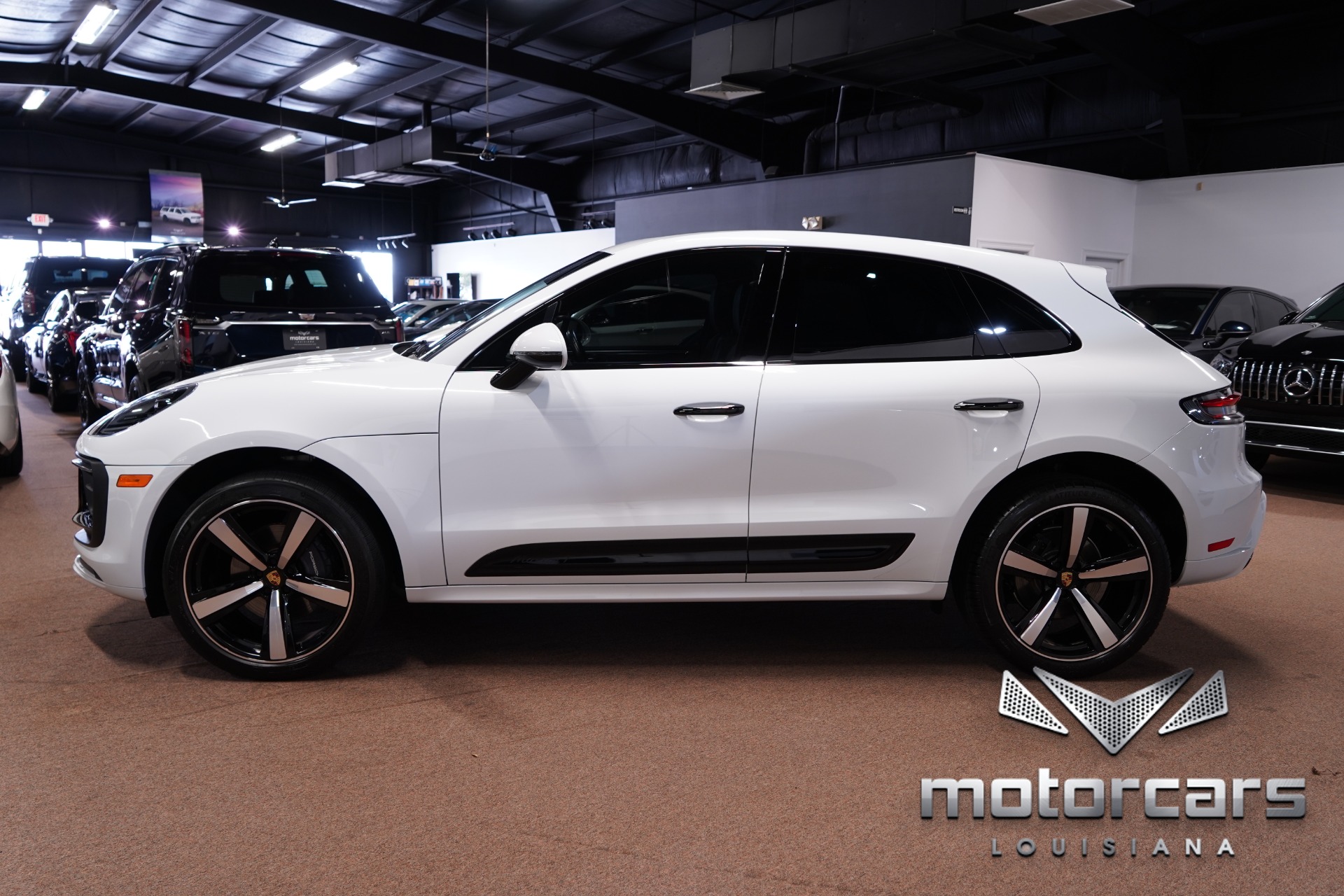 2024 Porsche Macan T photo 2