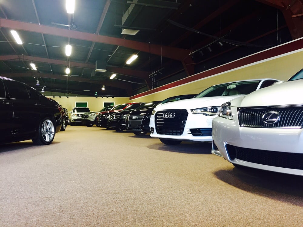 Used Car Dealership Show Room